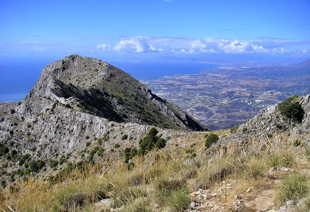 Hike up La Concha peak