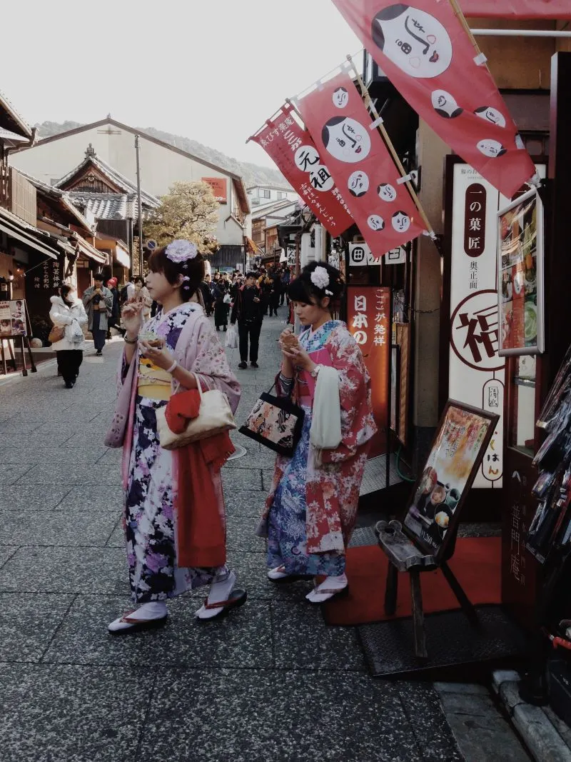 kyoto japan geishas costume