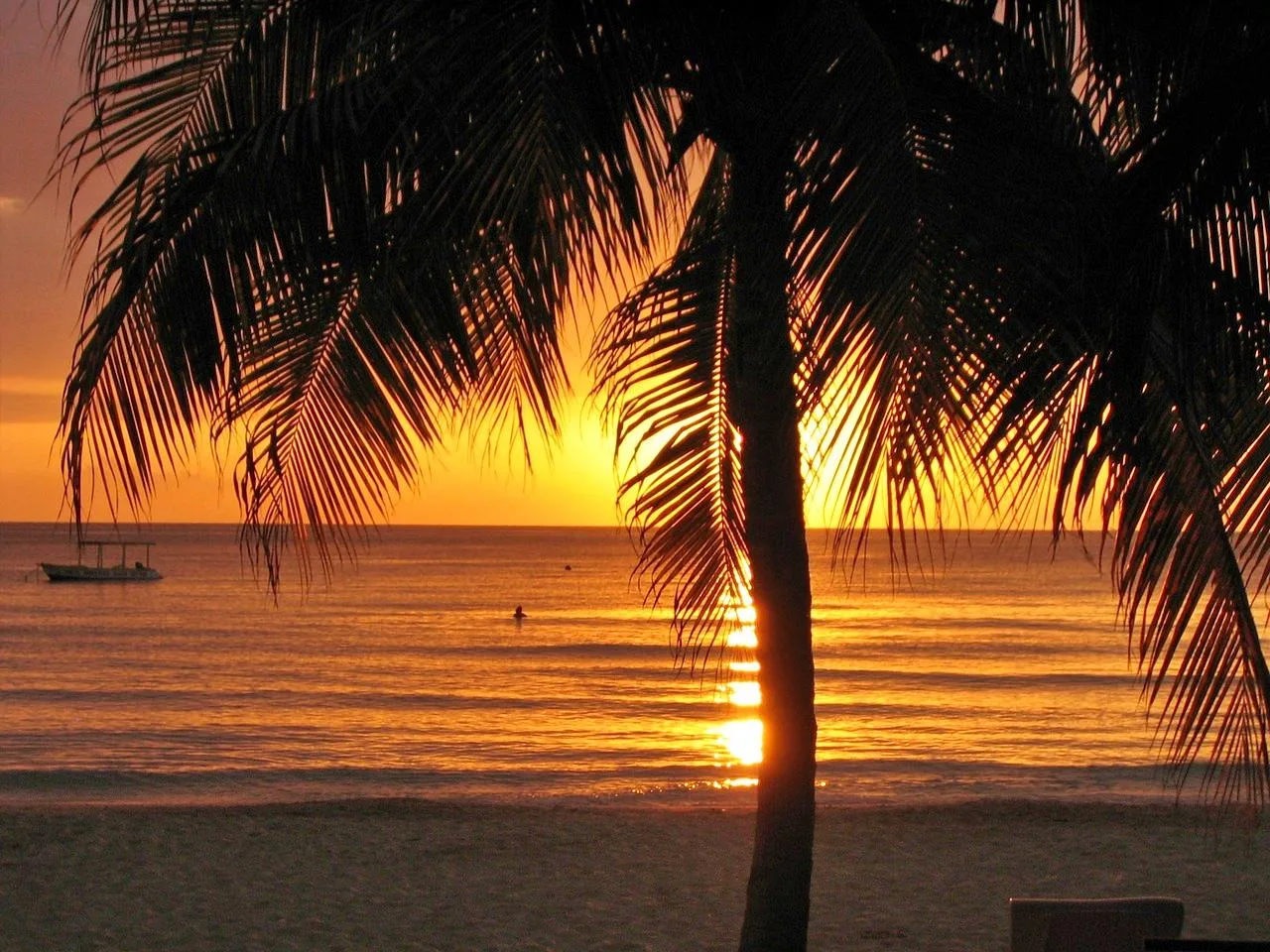 Sunset on Seven Mile Beach on a romantic getaway