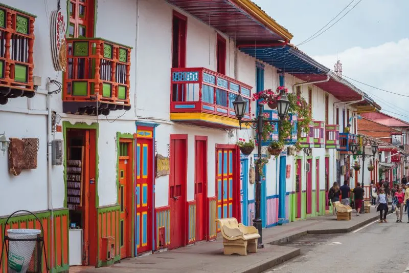 Granada and El Pe&ntilde;&oacute;n Cali, Colombia