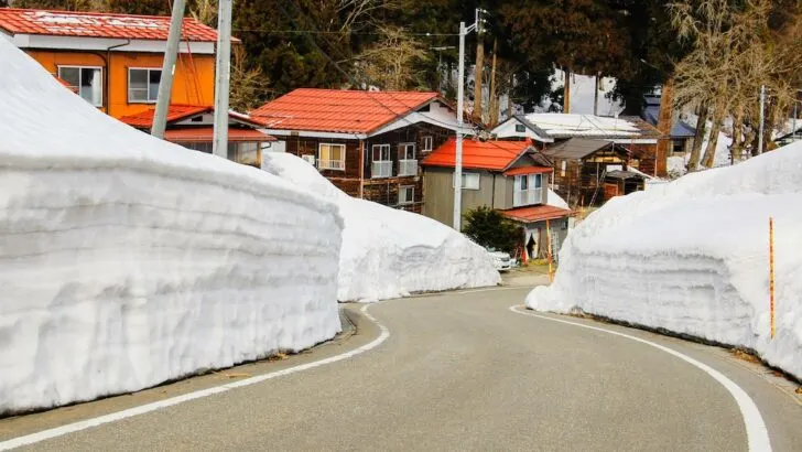 niigata japan snowy roads