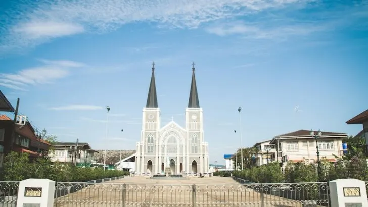 chanthaburi thailand the go guy