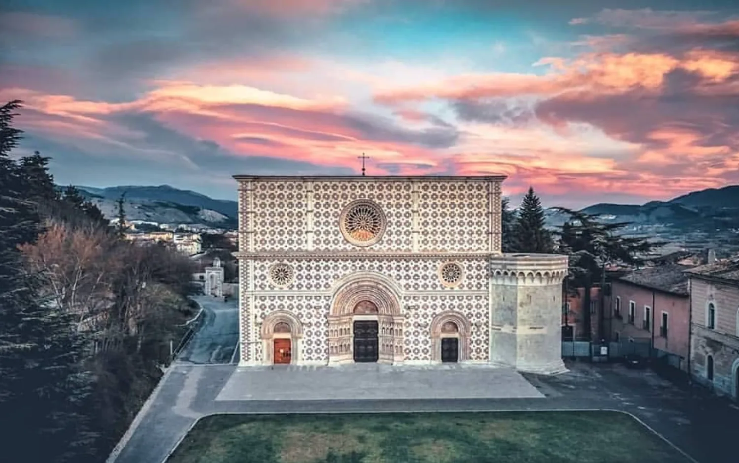 Basilica di Santa Maria di Collemaggio white building and red clouds