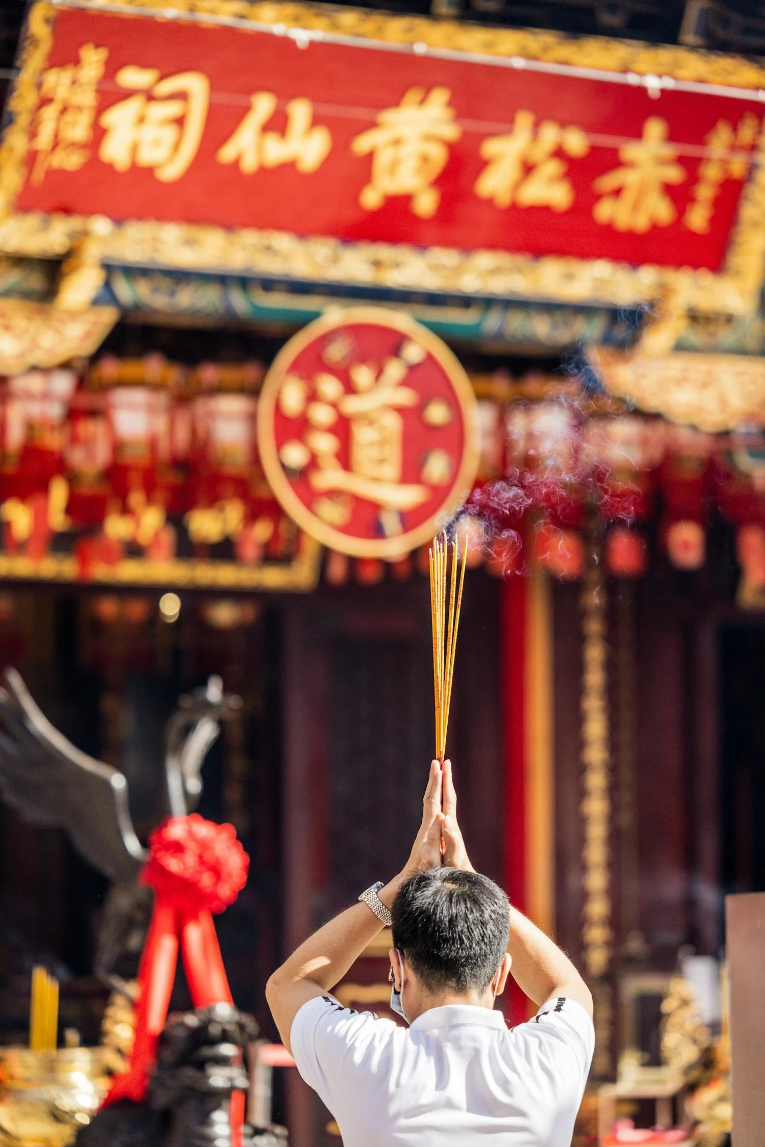 China Qushuiting Street man praying