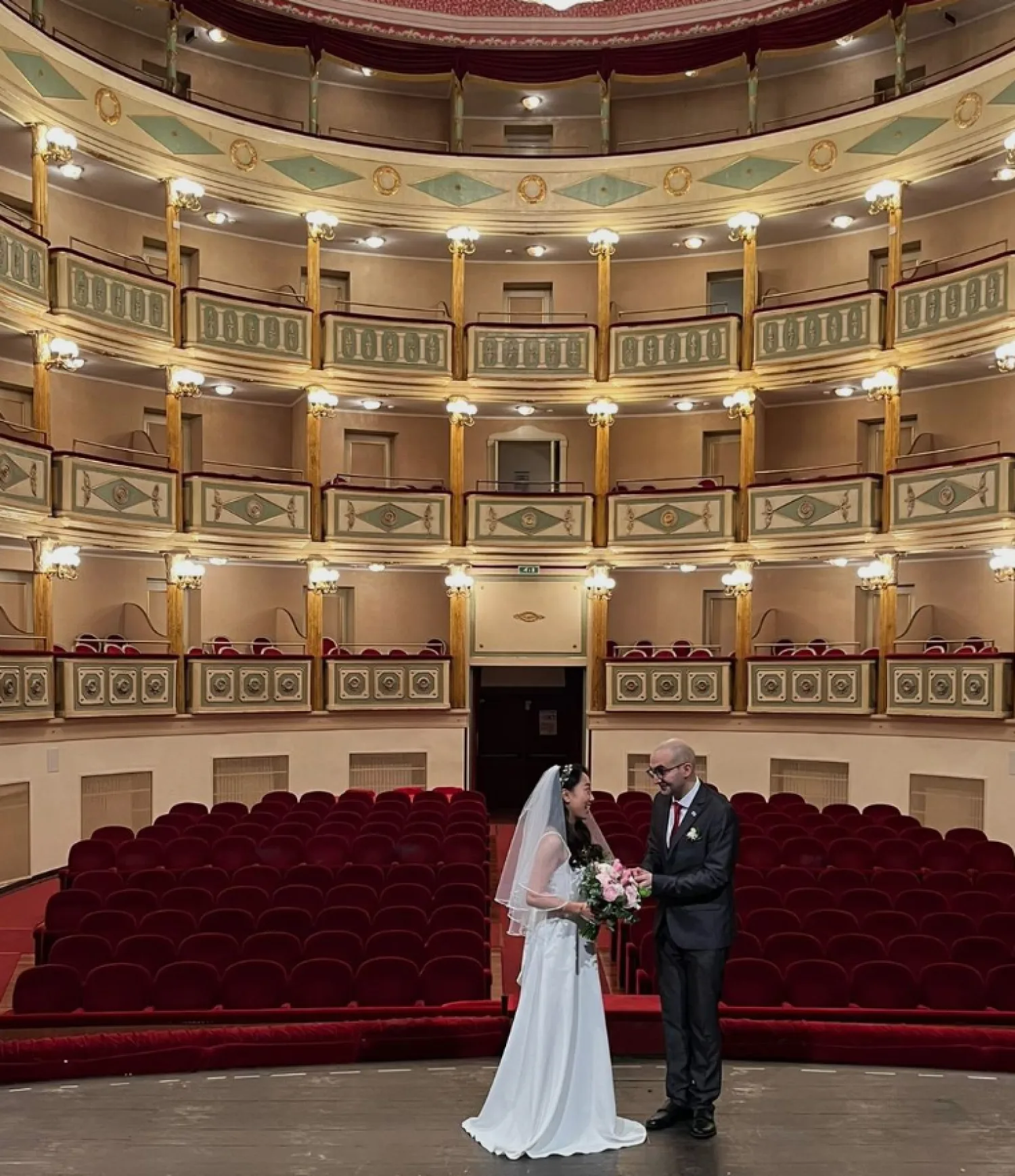 Teatro giordano foggia bride on the scene