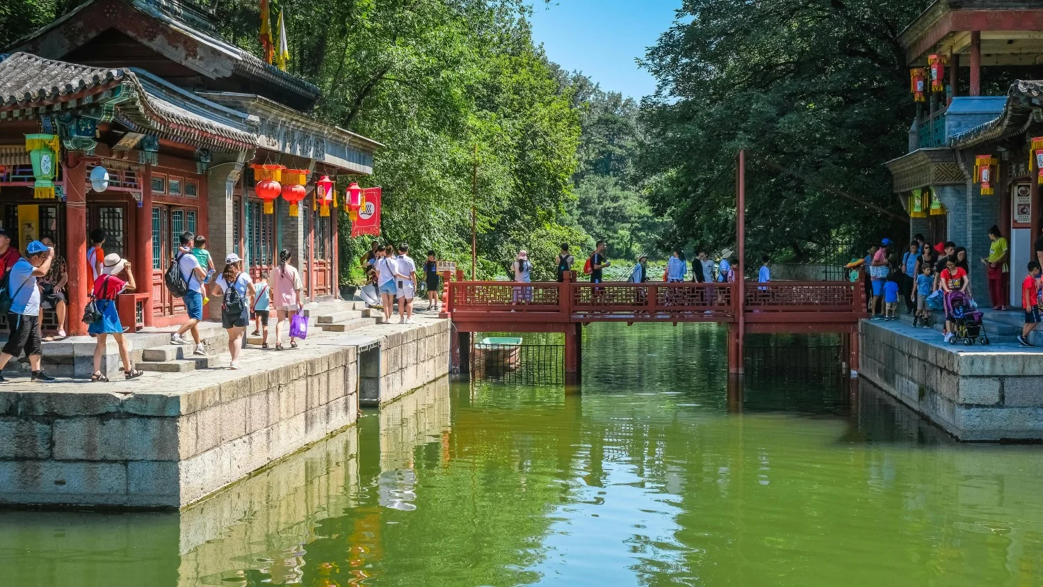 Tongli Water Town Suzhou China peoples on the edge of tha water