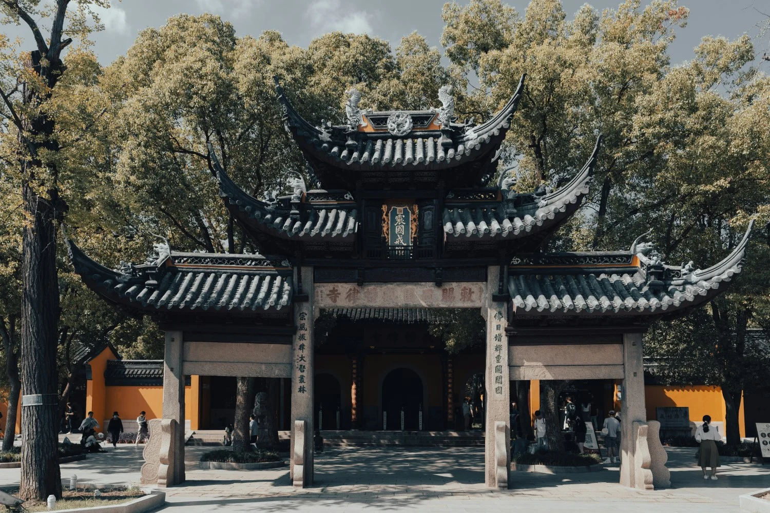 Xiyuan Temple suzhou chine white and black gate