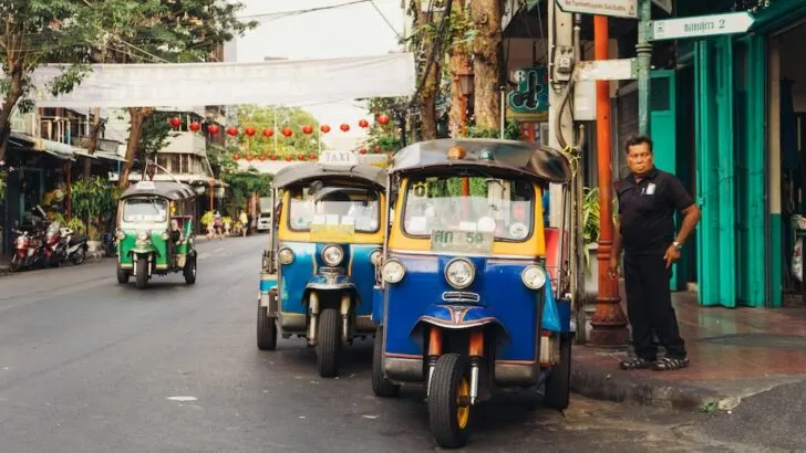 bangkok thailand tuktuk and other scams