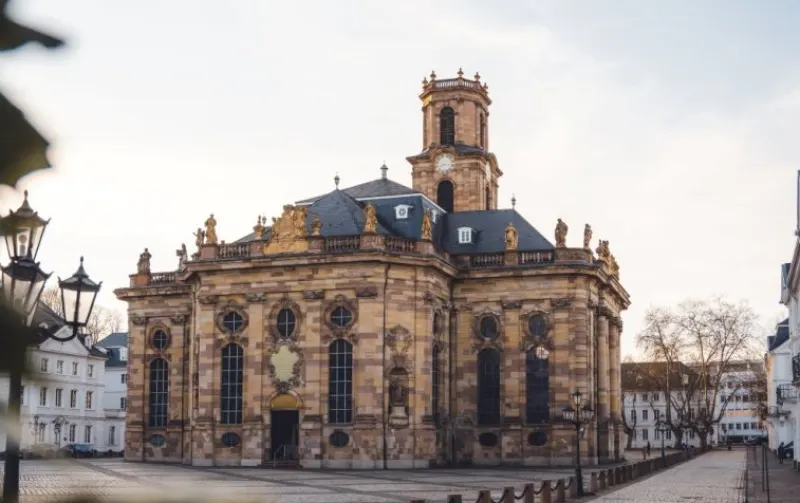 ludwigs church saarbr&uuml;cken germany brown building under blue and white sky