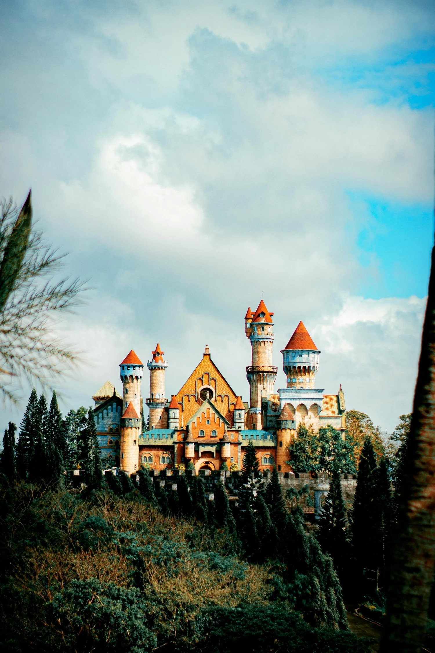 suzhou amusement land white and orange castel