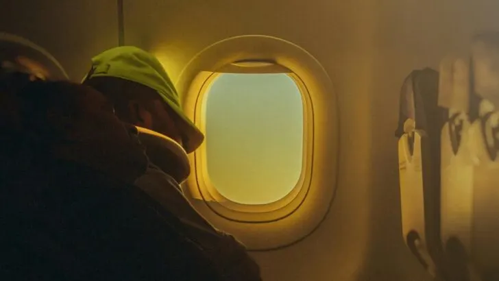 10 Pro Tips to Beat Jet Lag on Long Flights