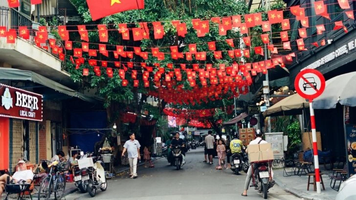 hanoi vietnam flag